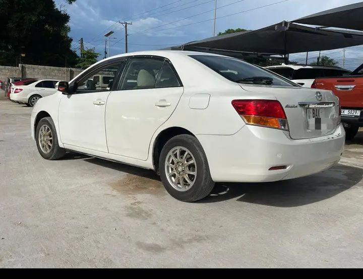 White Toyota allion
